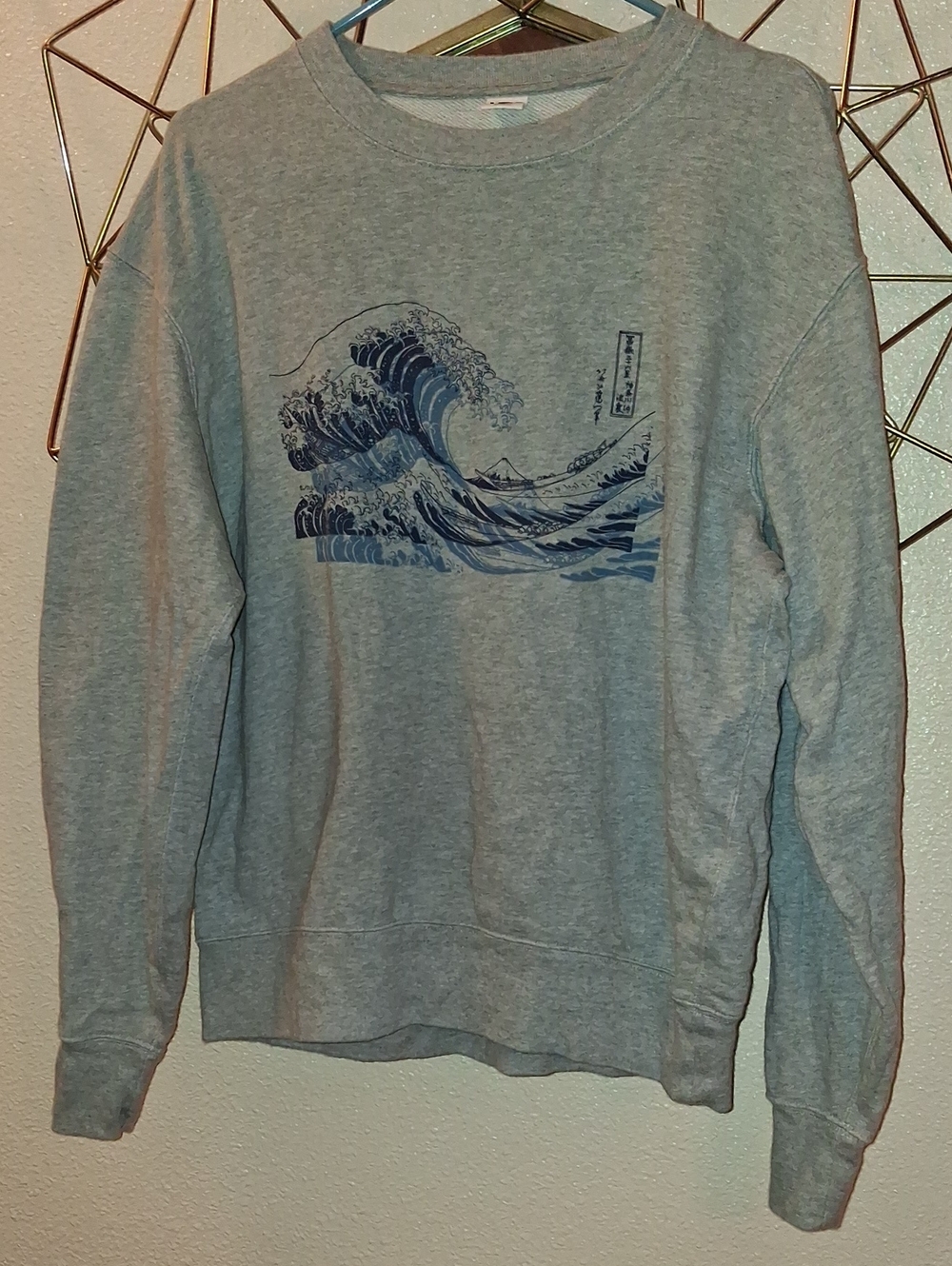 Uniqlo Women's Heather Gray Crewneck Sweatshirt with Blue Wave Print